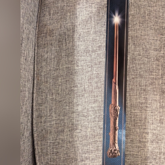 NWT The Noble Collection Harry Potter's Wand with Illuminating Tip - Picture 2 of 4